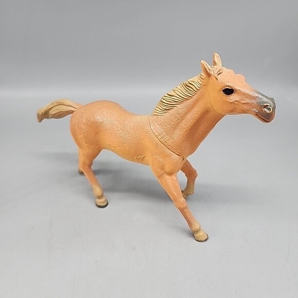 Vintage Hard Plastic Rubber Tan Brown Horse Running Derby Thoroughbred 1395 - Picture 1 of 4